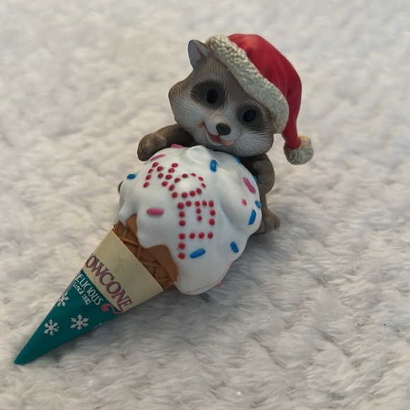 Vintage Resin Collectible Christmas Ornaments Birds, Bunnies, Racoon Set of 3 - Picture 6 of 7